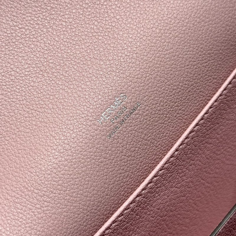 Сумка L'Oréal Pocket Bag 18 см в коже evercolor фото 9