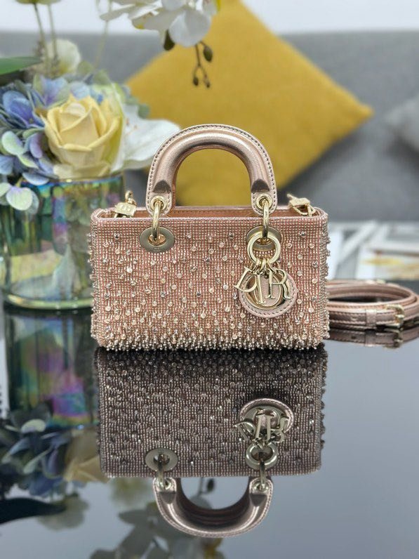 Сумка Lady D-Joy Mini декорированная бисером и кристаллами с золотистой фурнитурой