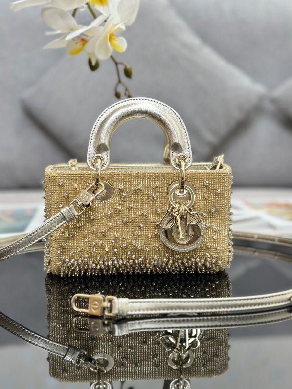 Сумка Lady D-Joy Mini декорированная бисером и кристаллами с золотистой фурнитурой