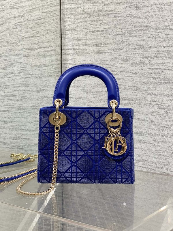 Сумка Lady Dior 17 см с вышивкой в виде узора «Каннаж», выполненной микробисером