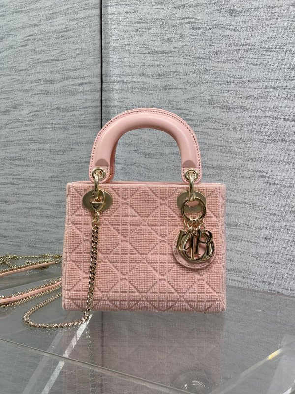Сумка Lady Dior 17 см с вышивкой в виде узора «Каннаж», выполненной микробисером