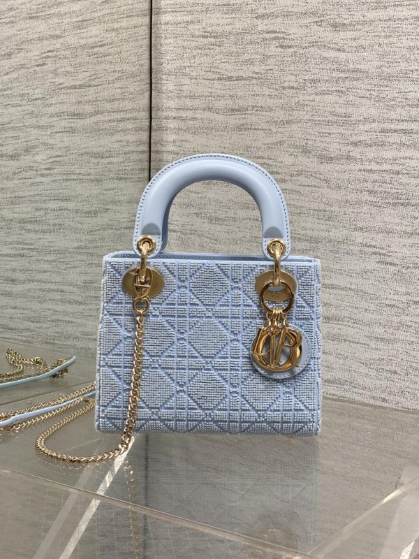Сумка Lady Dior 17 см с вышивкой в виде узора «Каннаж», выполненной микробисером