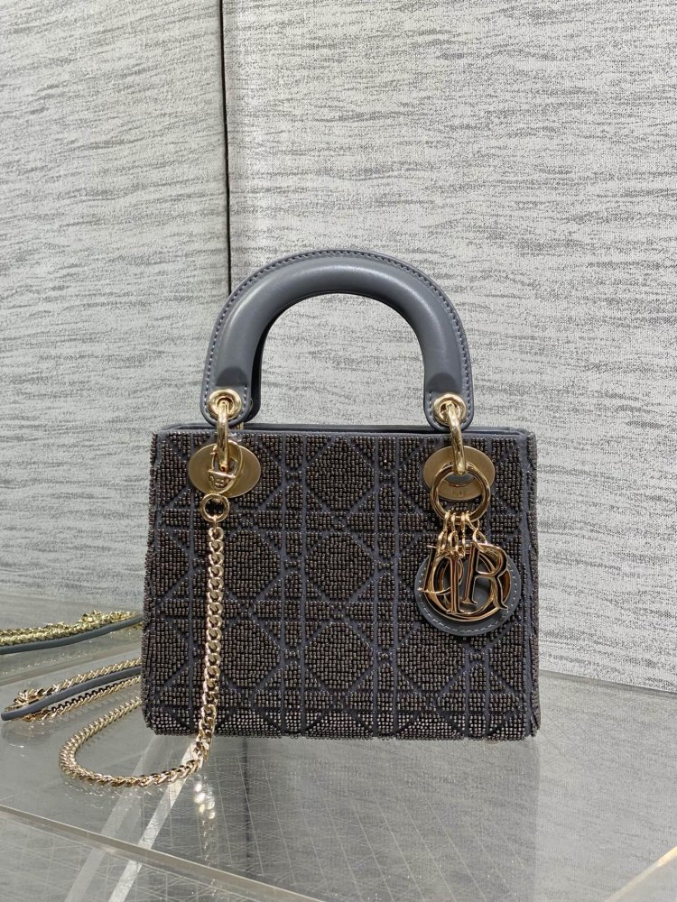 Сумка Lady Dior 17 см украшенная бисером