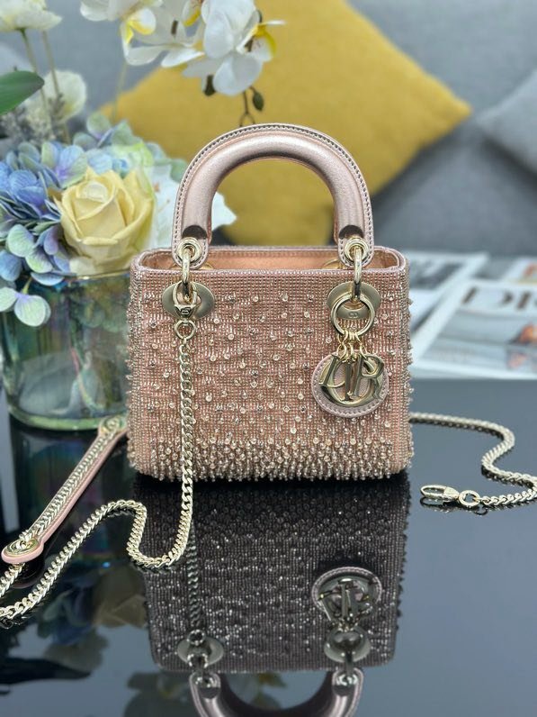 Сумка Lady Dior декорированная бисером и кристаллами с золотистой фурнитурой