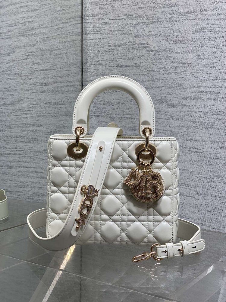 Сумка Lady Dior кожаная 20 см