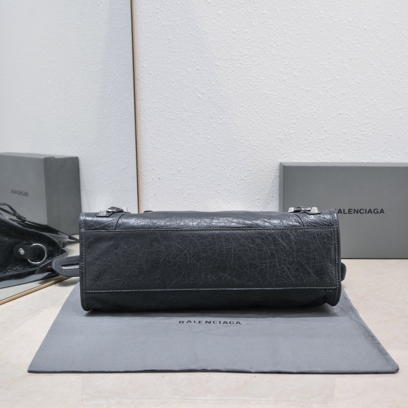 Сумка Le City Medium кожаная 38 см фото 5