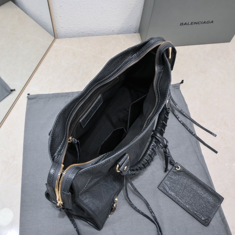 Сумка Le City Medium кожаная 38 см фото 5