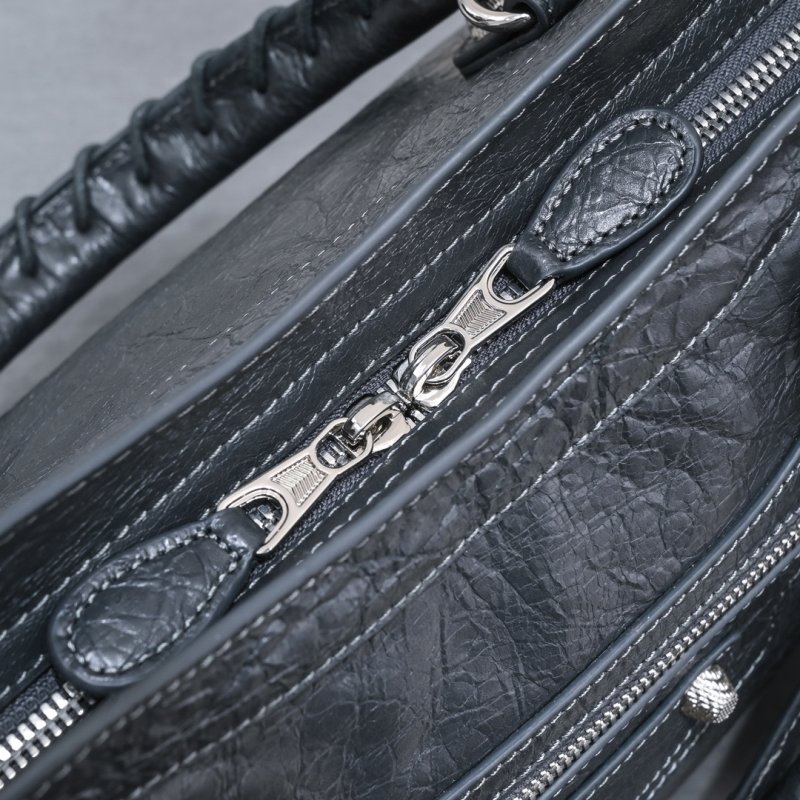 Сумка Le City Medium кожаная 38 см фото 6