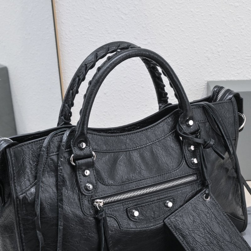 Сумка Le City Medium кожаная 38 см фото 6