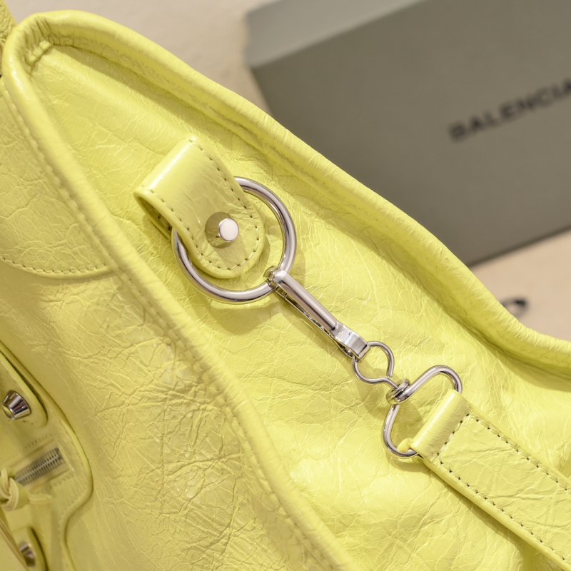 Сумка Le City Medium кожаная 38 см фото 7