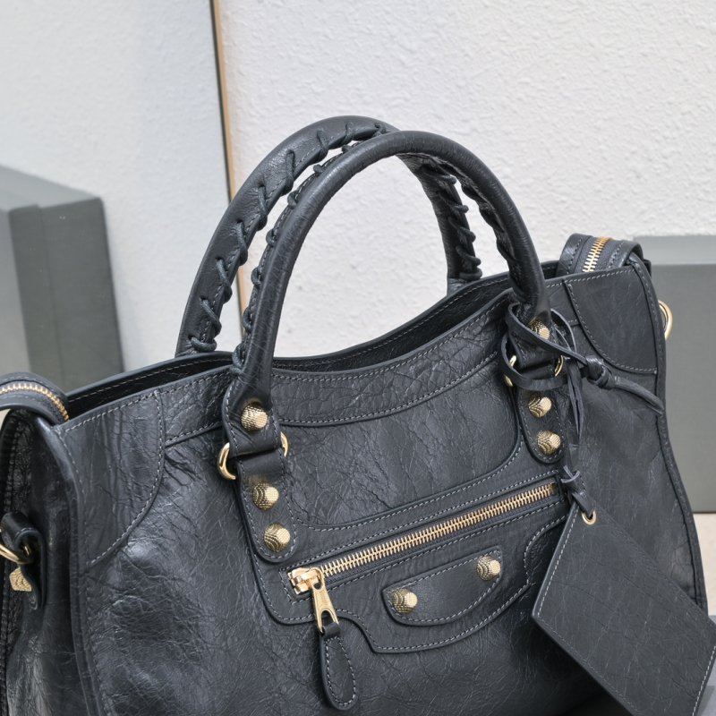 Сумка Le City Medium кожаная 38 см фото 7