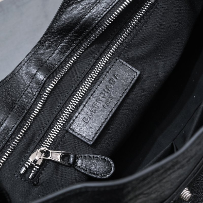 Сумка Le City Medium кожаная 38 см фото 8