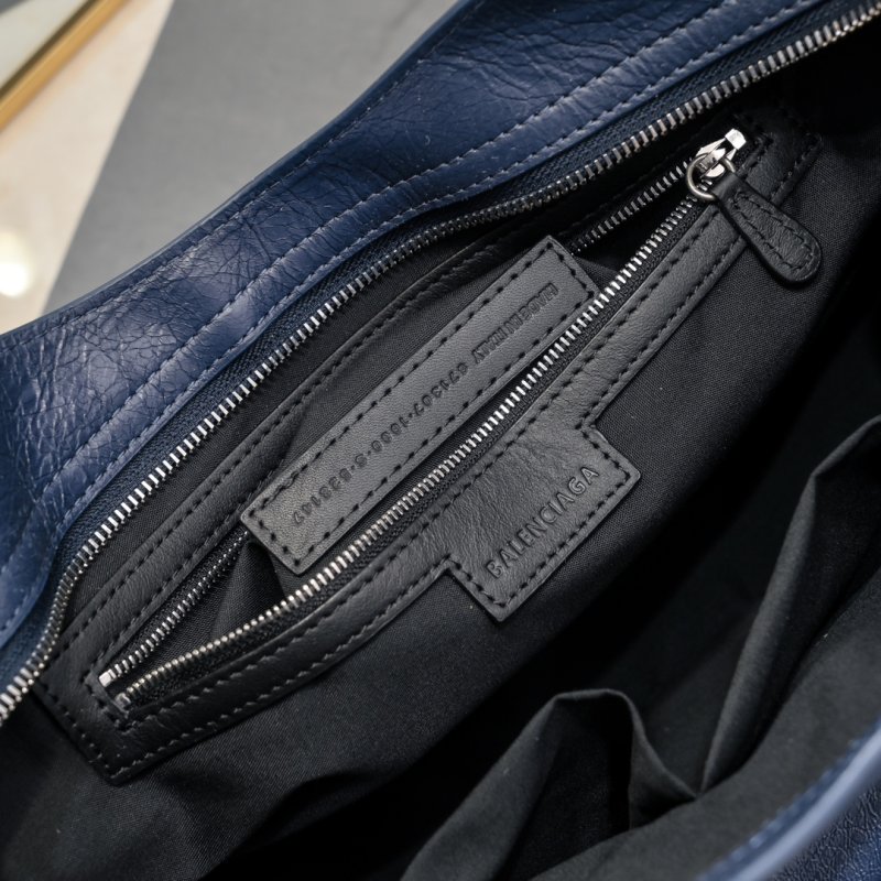 Сумка Le City Medium кожаная 38 см фото 9