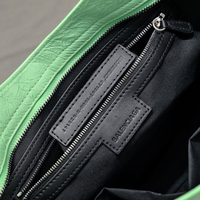 Сумка Le City Medium кожаная 38 см фото 9