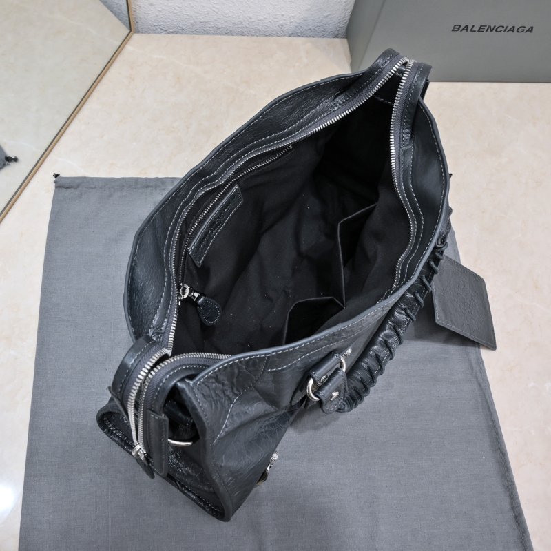 Сумка Le City Medium кожаная 38 см фото 9