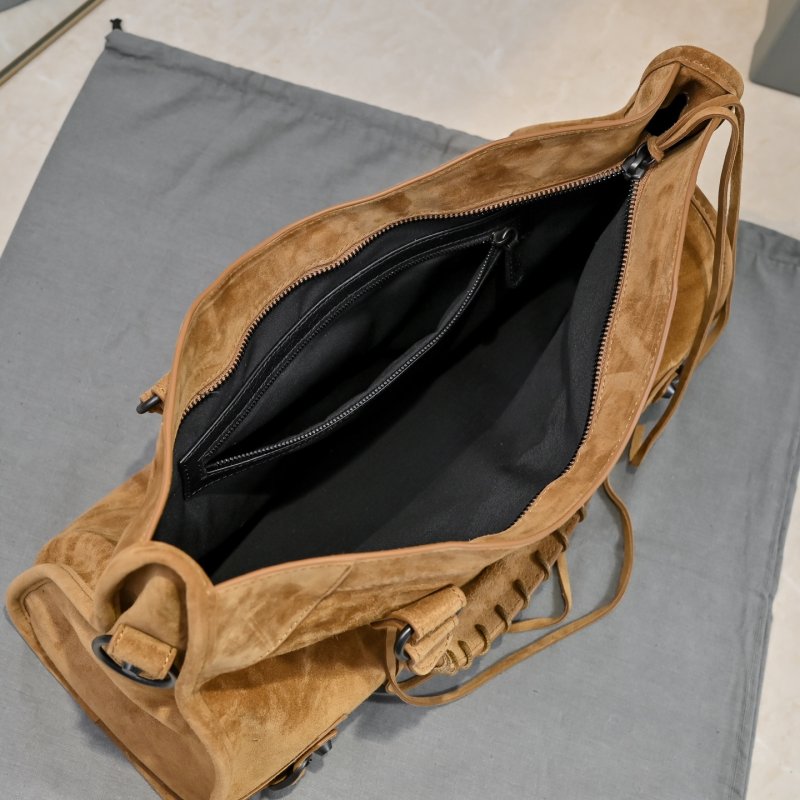 Сумка Le City Medium замшевая 38 см фото 4