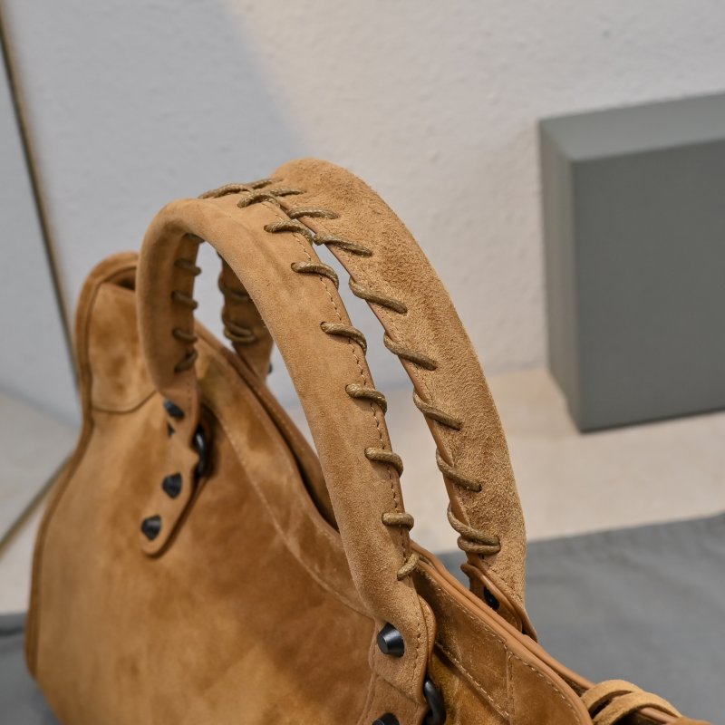 Сумка Le City Medium замшевая 38 см фото 5