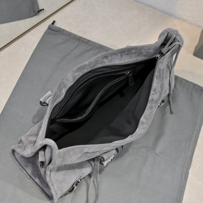 Сумка Le City Medium замшевая 38 см фото 9