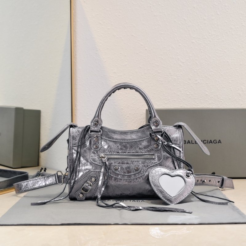 Сумка Le City Mini кожаная 24 см