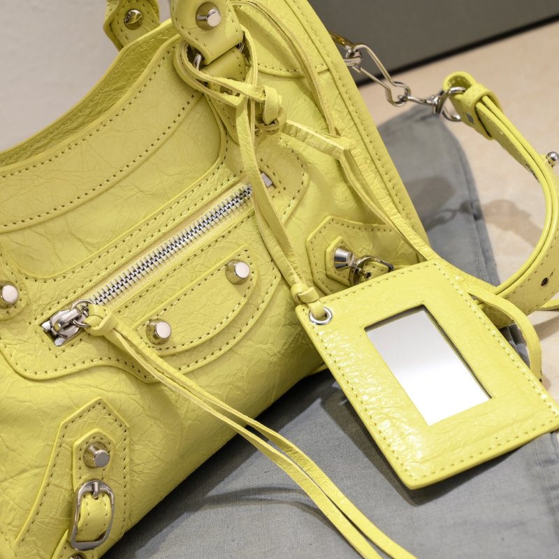 Сумка Le City Mini кожаная 24 см фото 4