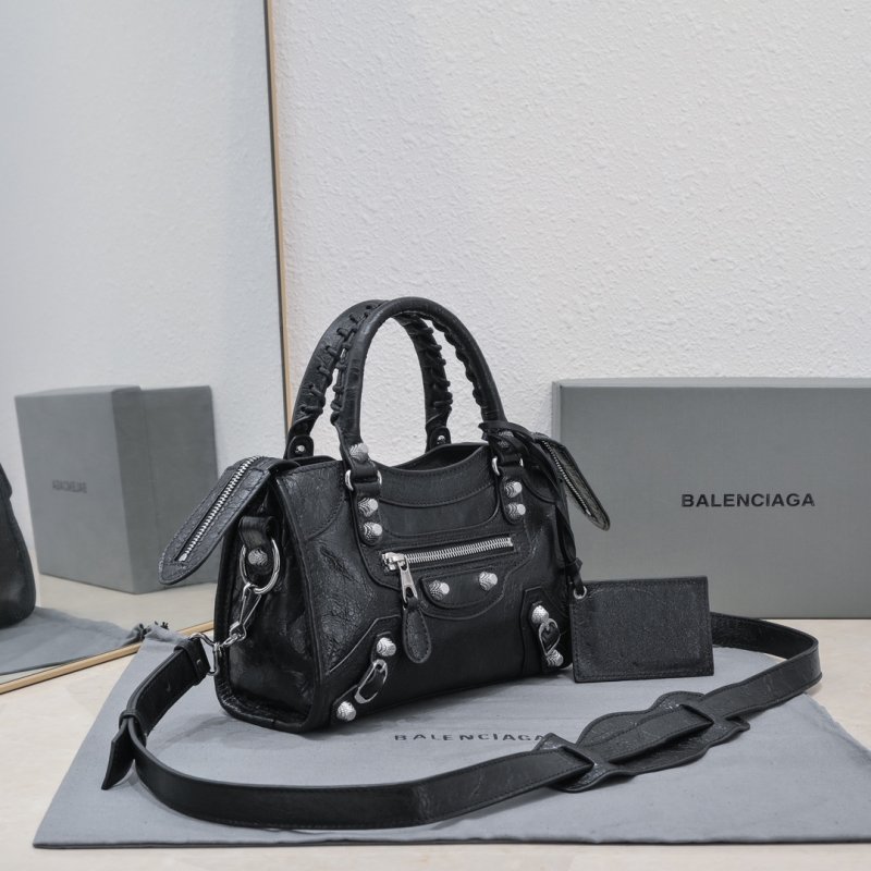 Сумка Le City Mini кожаная 24 см фото 4