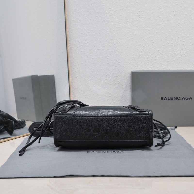 Сумка Le City Mini кожаная 24 см фото 4