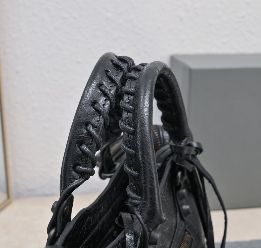 Сумка Le City Mini кожаная 24 см фото 6