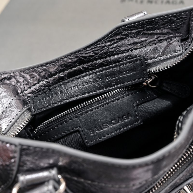 Сумка Le City Mini кожаная 24 см фото 8