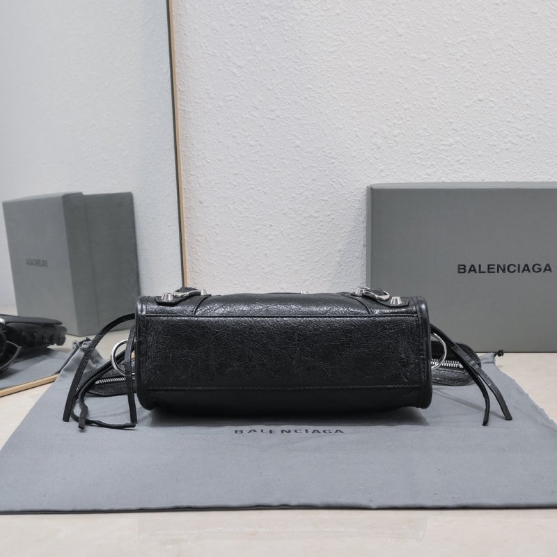 Сумка Le City Mini кожаная 24 см фото 8