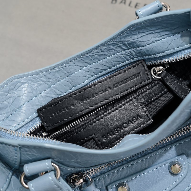 Сумка Le City Mini кожаная 24 см фото 9