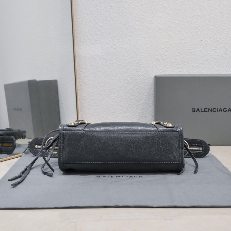 Сумка Le City Mini кожаная 24 см фото 9