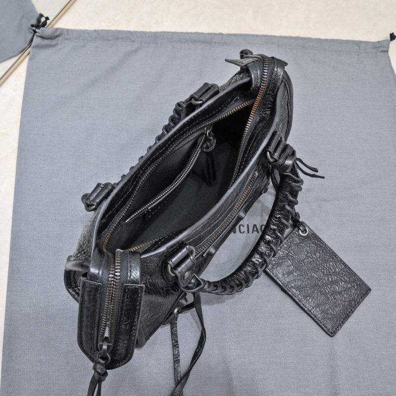 Сумка Le City Mini кожаная 24 см фото 9