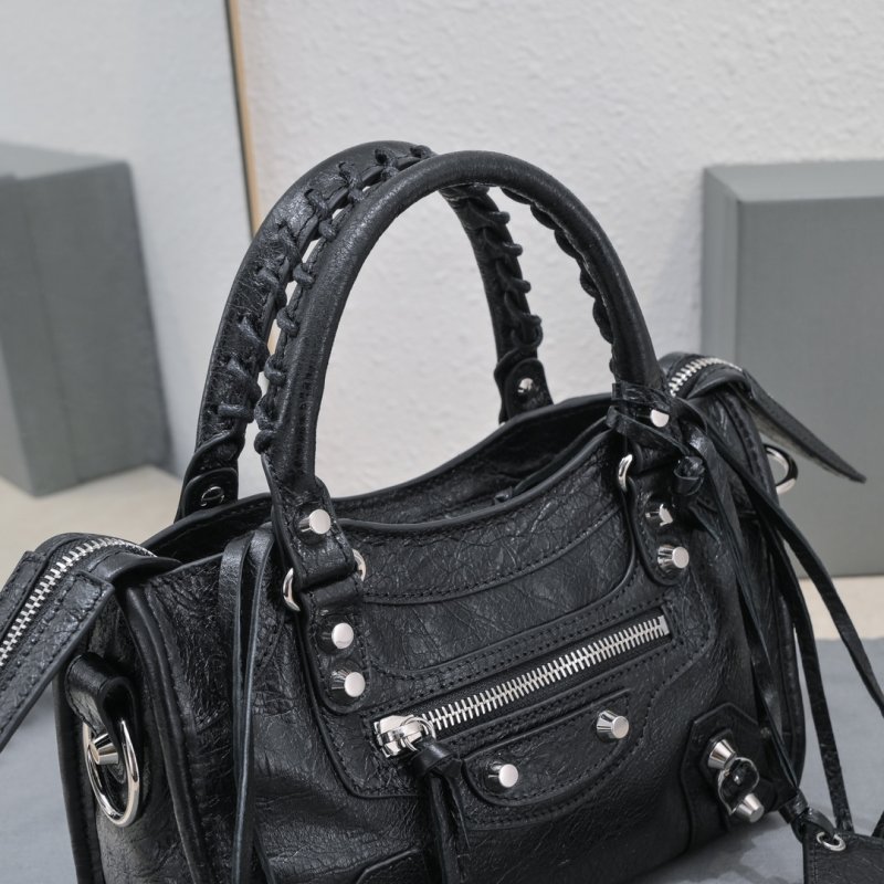 Сумка Le City Mini кожаная 24 см фото 9