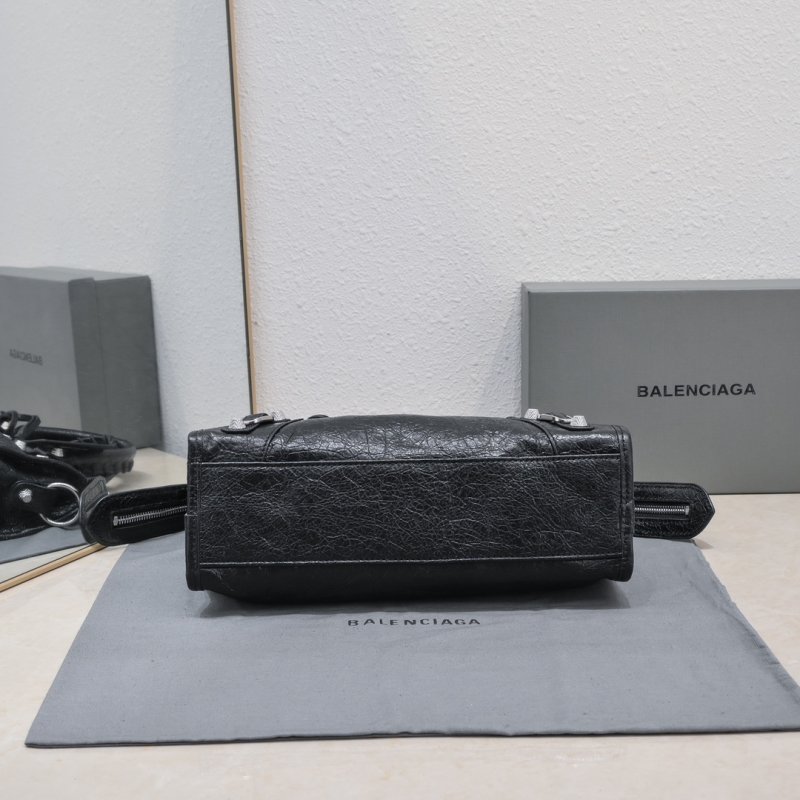 Сумка Le City Small кожаная 30 см фото 5