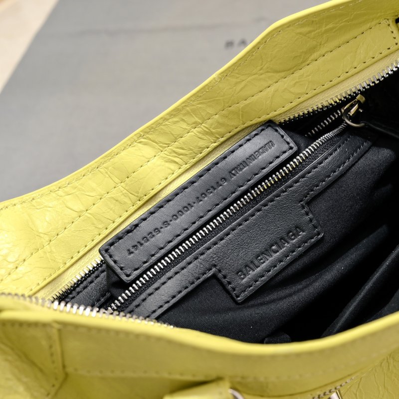 Сумка Le City Small кожаная 30 см фото 7