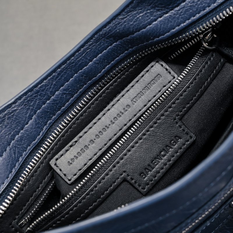 Сумка Le City Small кожаная 30 см фото 8