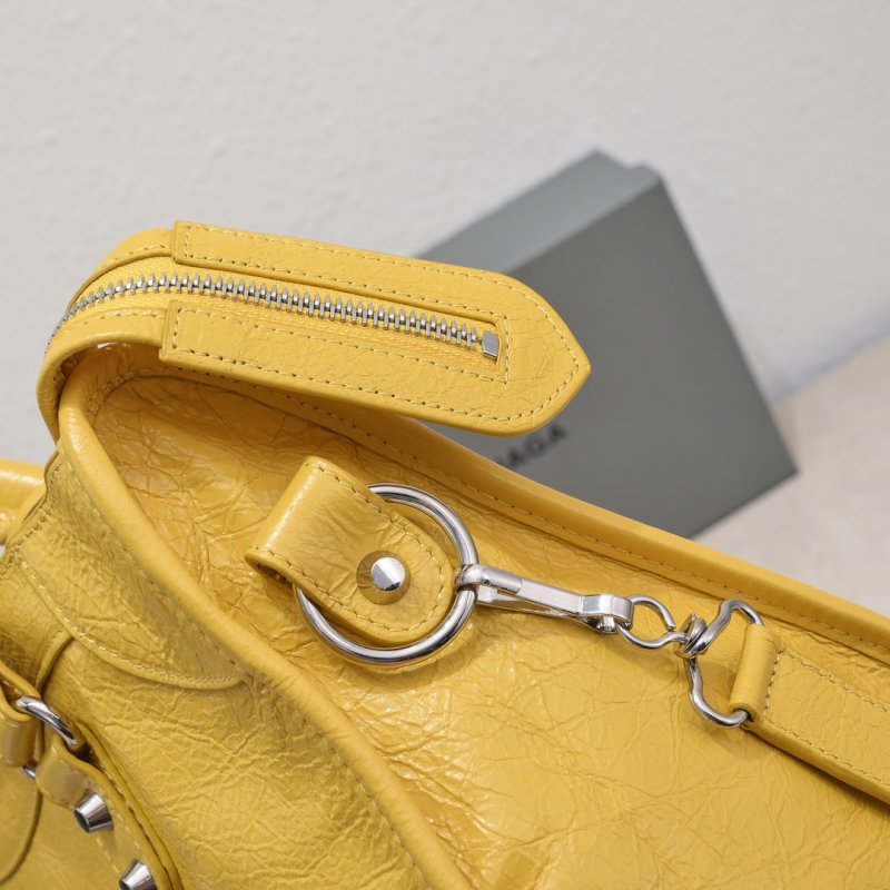 Сумка Le City Small кожаная 30 см фото 9