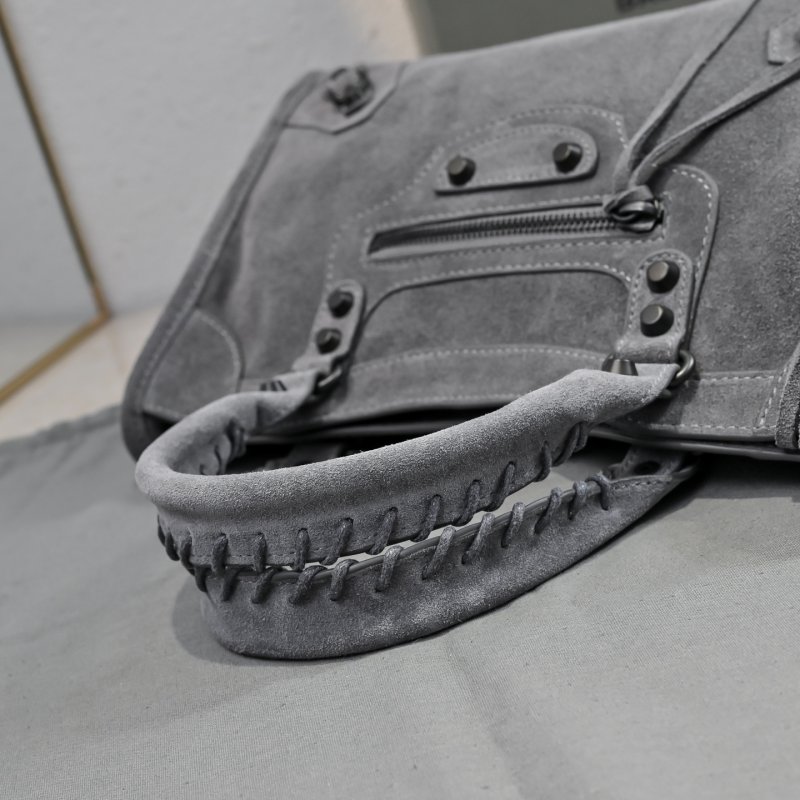 Сумка Le City Small замшевая 30 см фото 4