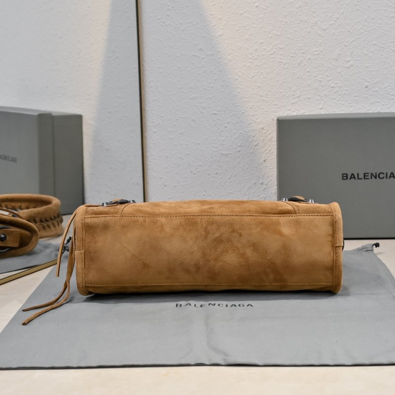 Сумка Le City Small замшевая 30 см фото 5