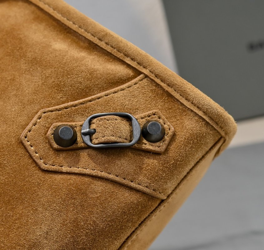 Сумка Le City Small замшевая 30 см фото 6