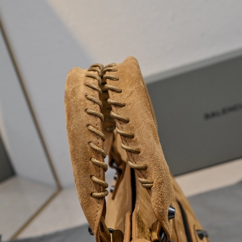 Сумка Le City Small замшевая 30 см фото 9