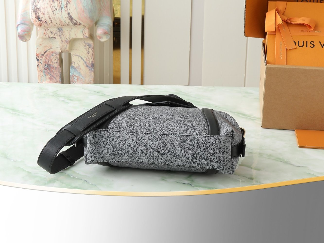 Сумка Louis Vuitton Biker Small 30 см фото 4