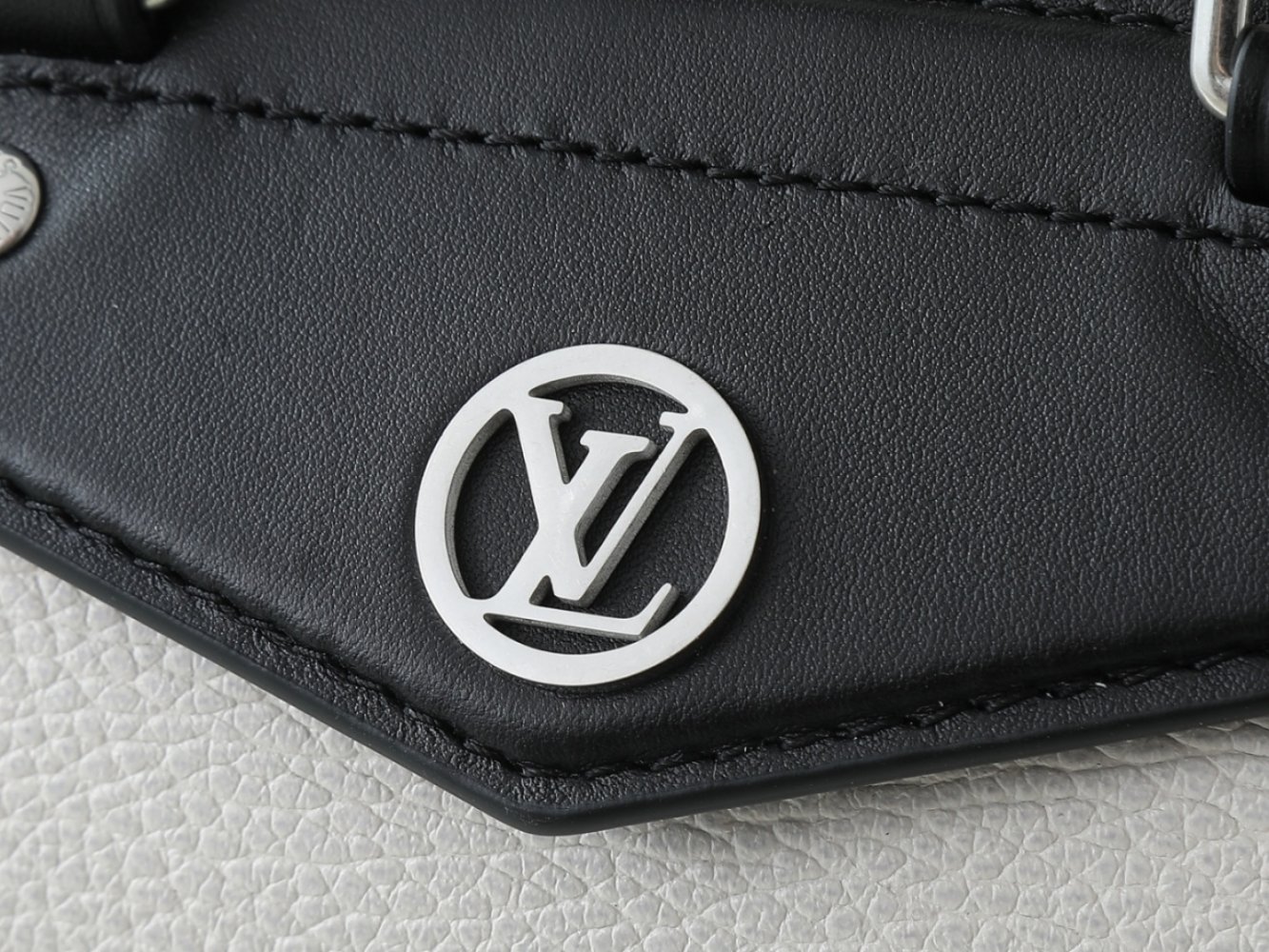 Сумка Louis Vuitton Biker Small 30 см фото 5