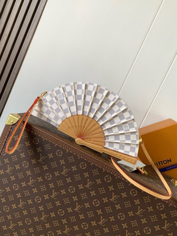 A bag Louis Vuitton Fan 37 cm