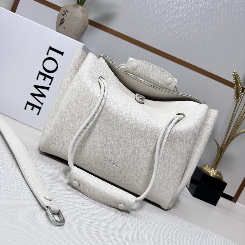 A bag Madrid 28 cm of soft cow skin
