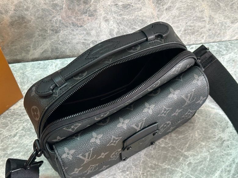 Сумка мессенджер 22 см фото 3