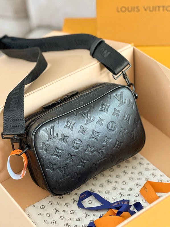 A bag messenger Alpha leather 24 cm