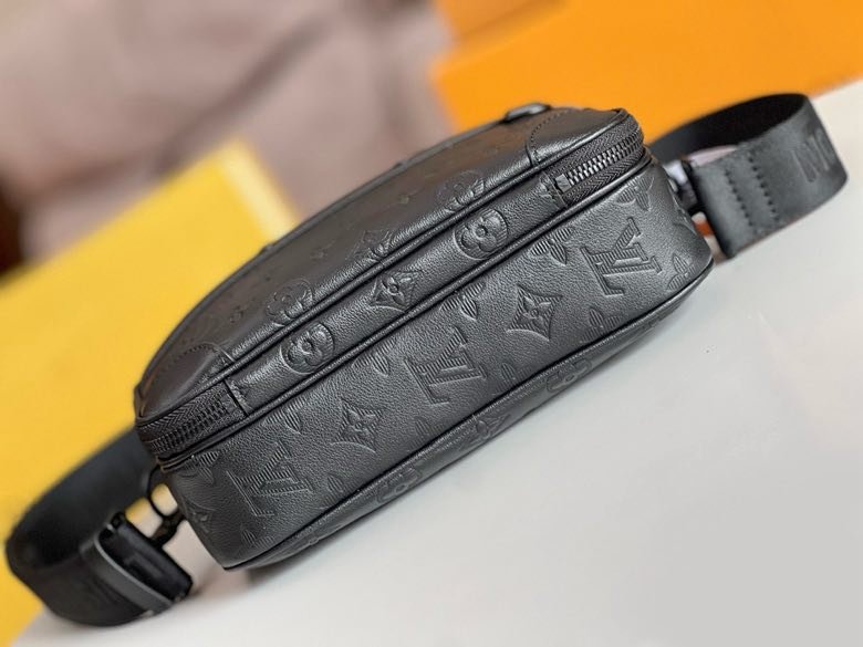 A bag messenger Alpha leather 24 cm фото 3