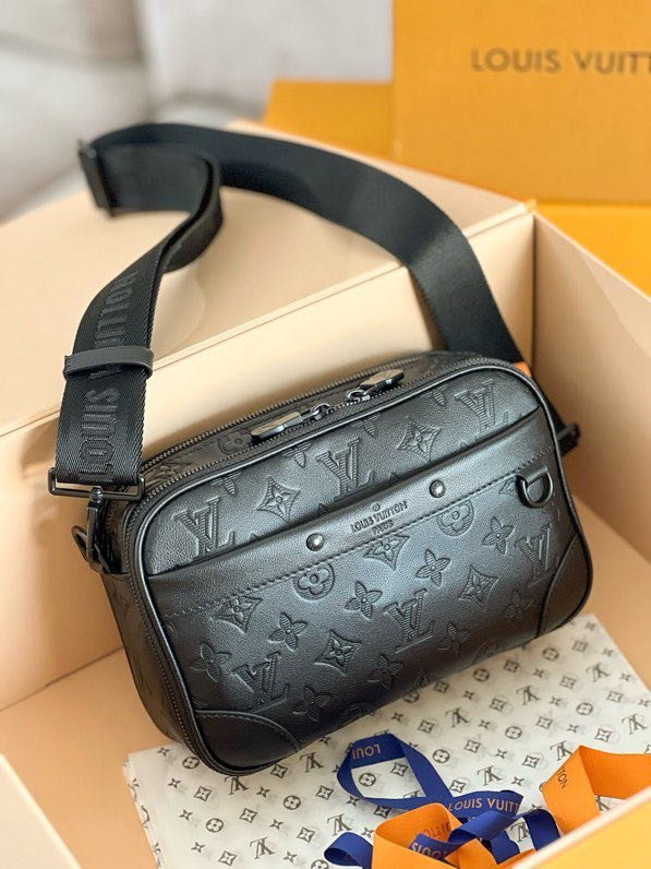 A bag messenger Alpha leather 24 cm фото 4