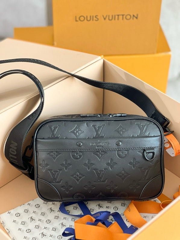 A bag messenger Alpha leather 24 cm фото 5